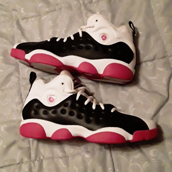 🚫SOLD ON MERC🚫 EUC Jordan’s, size 9.5y - Picture 3 of 7